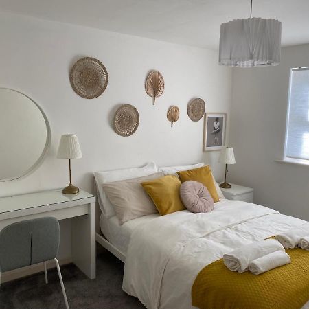 Marine Viewing 2 Bedrooms Flat Manchester Zewnętrze zdjęcie