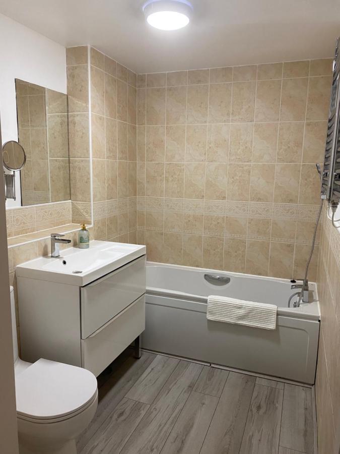 Marine Viewing 2 Bedrooms Flat Manchester Zewnętrze zdjęcie